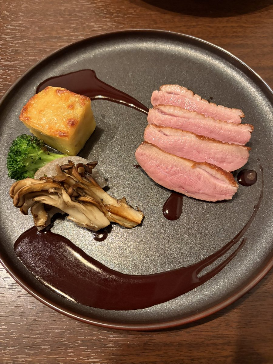 という訳で、嫁さんと付き合って21年目の記念日でご飯食べに行きました
人生の半分以上も俺に付き合ってくれてありがとうね