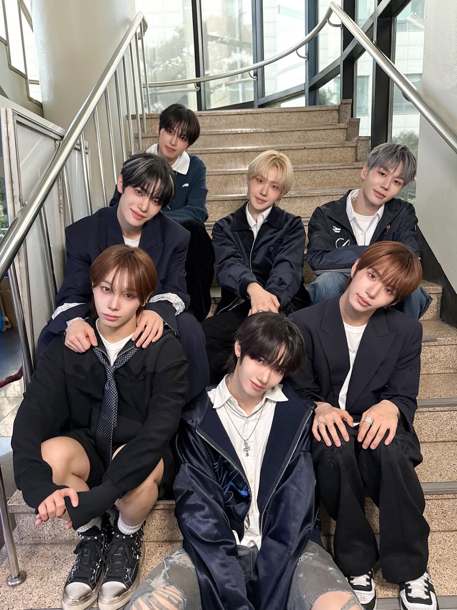 TUNEXX_official's tweet photo. #off_TUNE
260320 #뮤직뱅크
#TUNEXX #튜넥스
#SET_BY_US_ONLY
#내가_살아있다는_증거 https://t.co/7tAAeoNJA9