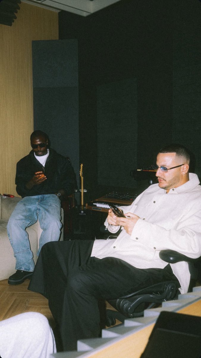 THE DEBUT HUB tweet media