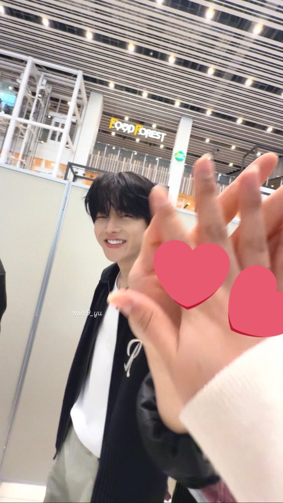 minwoook173's tweet photo. 終始激メロだったミヌク고마워~~( ᐪ ᐪ )♥ https://t.co/wUXyh6kjeF