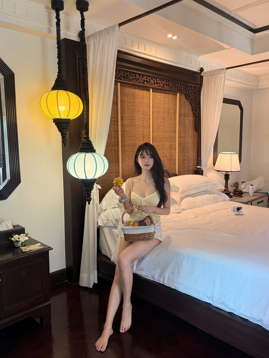 𝑵𝒂𝒏𝒂 𝒁𝒐𝒆𝒚 tweet media