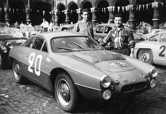 EightMike tweet media