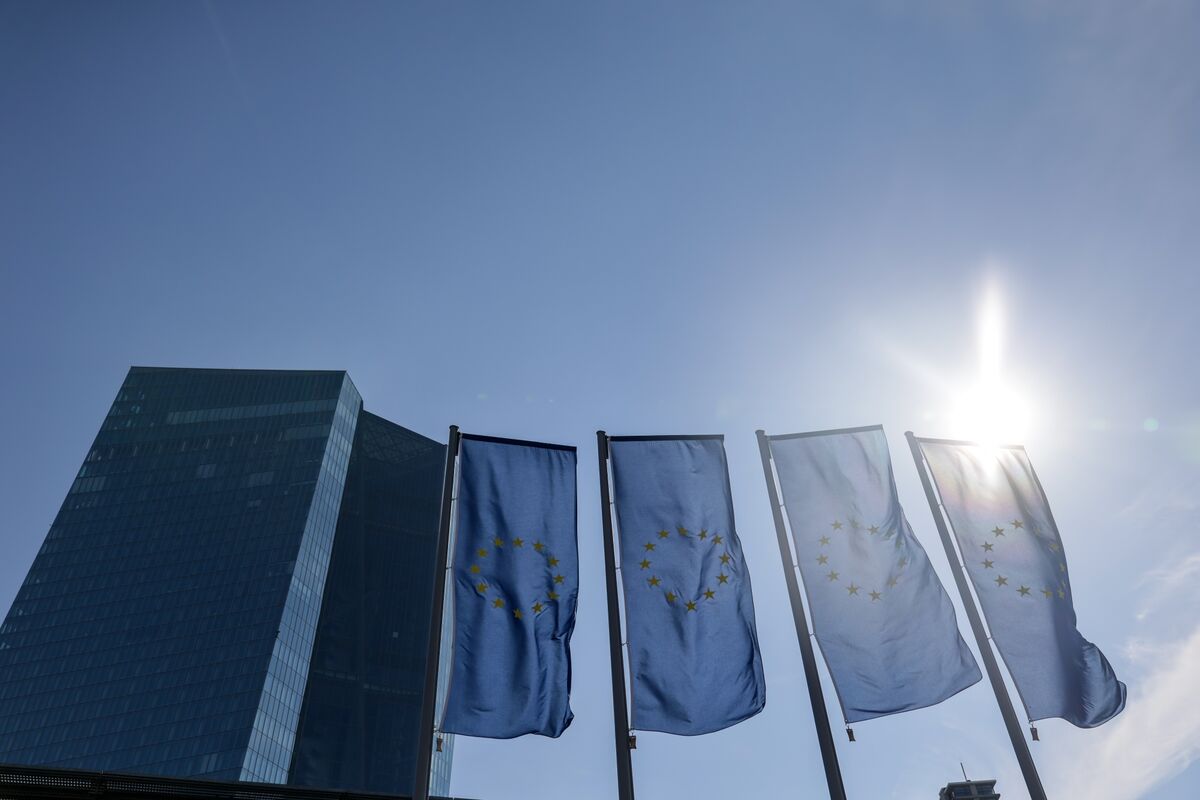 Economists are increasingly aligning with market expectations that European Central Bank rate hikes are likely within months.

Shifting outlook reflects persistent inflation pressures across Europe.

$EURUSD $FXE $EUO