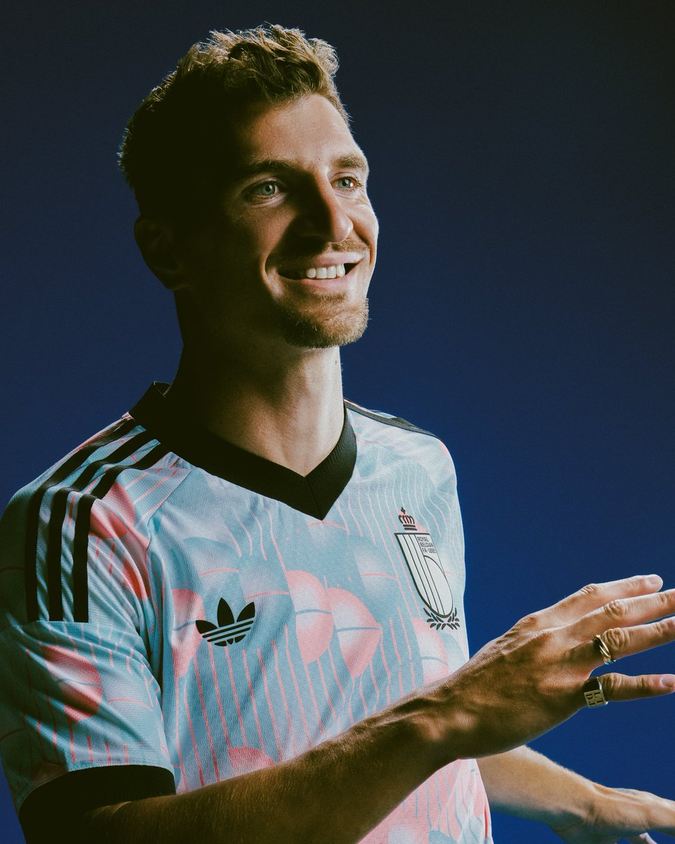 ThomMills's tweet photo. Ceci n’est pas un maillot. Our tribute to René
Magritte and Belgian Surrealism.

@adidasfootball @adidasoriginals
@BEL_RedDevils https://t.co/0skwzBOwMd