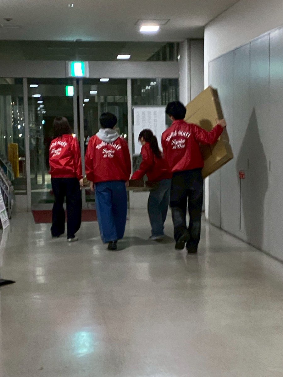 yuhifes's tweet photo. 大学祭の様子をご紹介���ます🙌🏻🙋🏻‍♀️

当日は各局ごとに担当場所に分かれて、それぞれの役割を担いながら活動します✅

一人ひとりが責任を持って行動し、実行委員全員で大学祭の成功を目指しています🩵

＃獨協で会おう
#春から獨協
＃新歓フェス2026 https://t.co/TGohcdjjGE