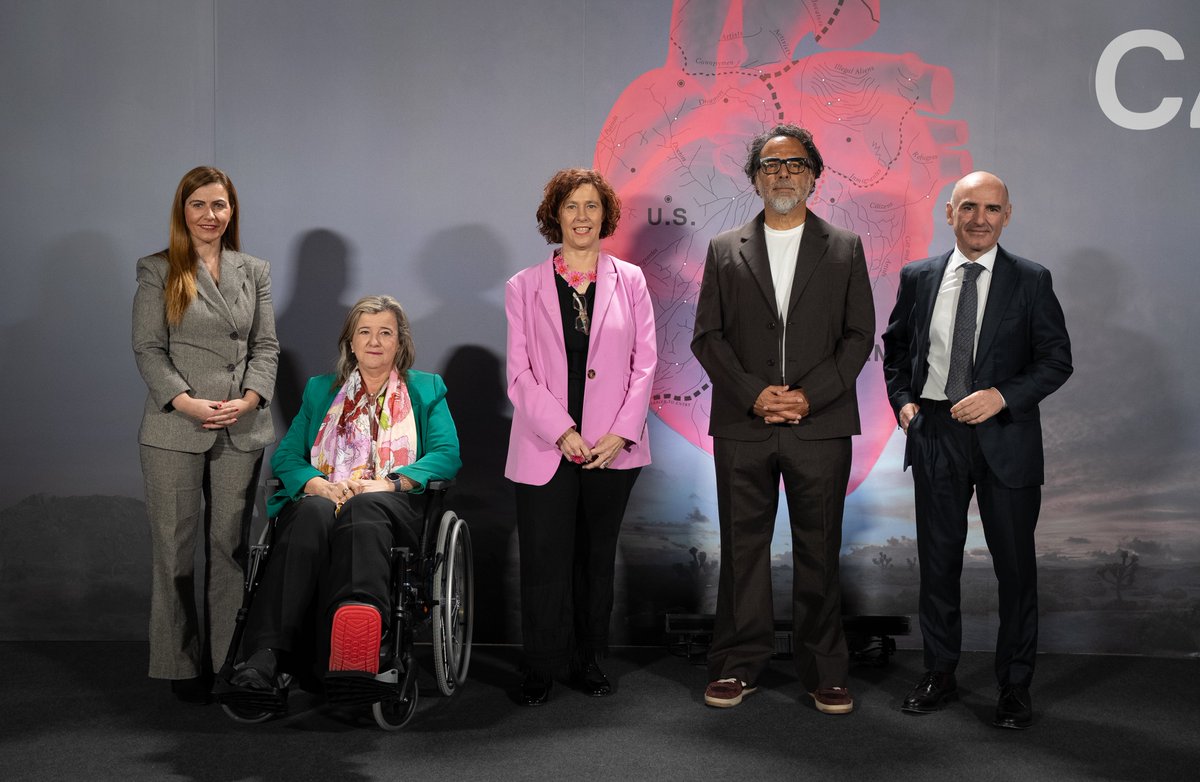 EITBofiziala's tweet image. 📸El cineasta mejicano Alejandro Gonzalez Iñarritu presenta la instalación de #realidadvirtual "Carne y arena" situada en el plató 5 de la sede de #EITB en #Bilbao.
#CarneyArena #AlejandroGonzalezIñarritu