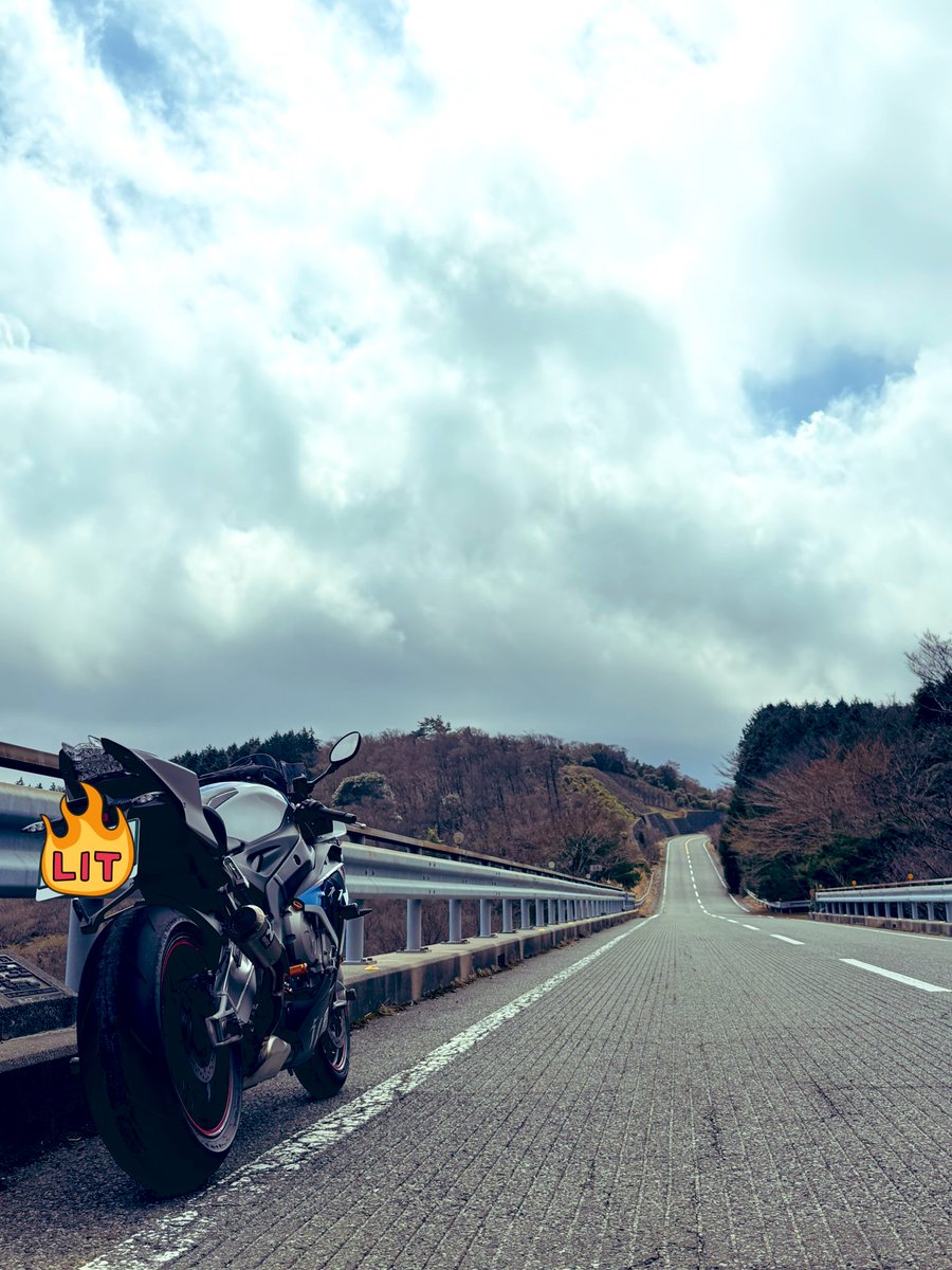 liver_ba7's tweet photo. ネパールカレー ティハールへ
行きは現地集合にさせてもらい
集合時間の5分前に到着🫡
時間は守る派!!😘
クネクネ山道が楽しすぎた✨✨
嫌なことは横Gが全て抜き取ってくれる感じ🤩
ギリギリで有給決断したけど
まじで良かったな✌️
#Tihal
@tihal_ka https://t.co/6ehVbxuttB