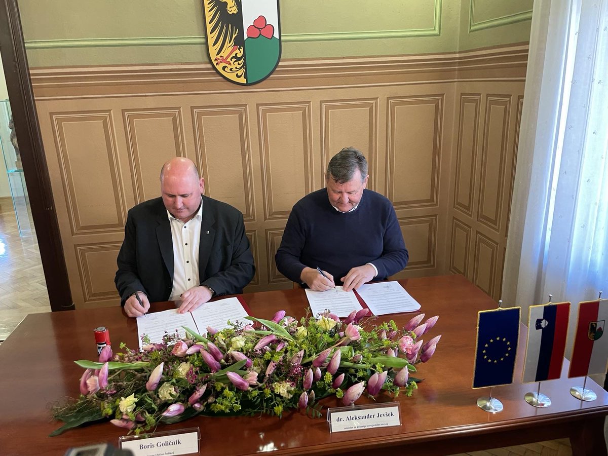 Ministrstvo za kohezijo in regionalni razvoj tweet media