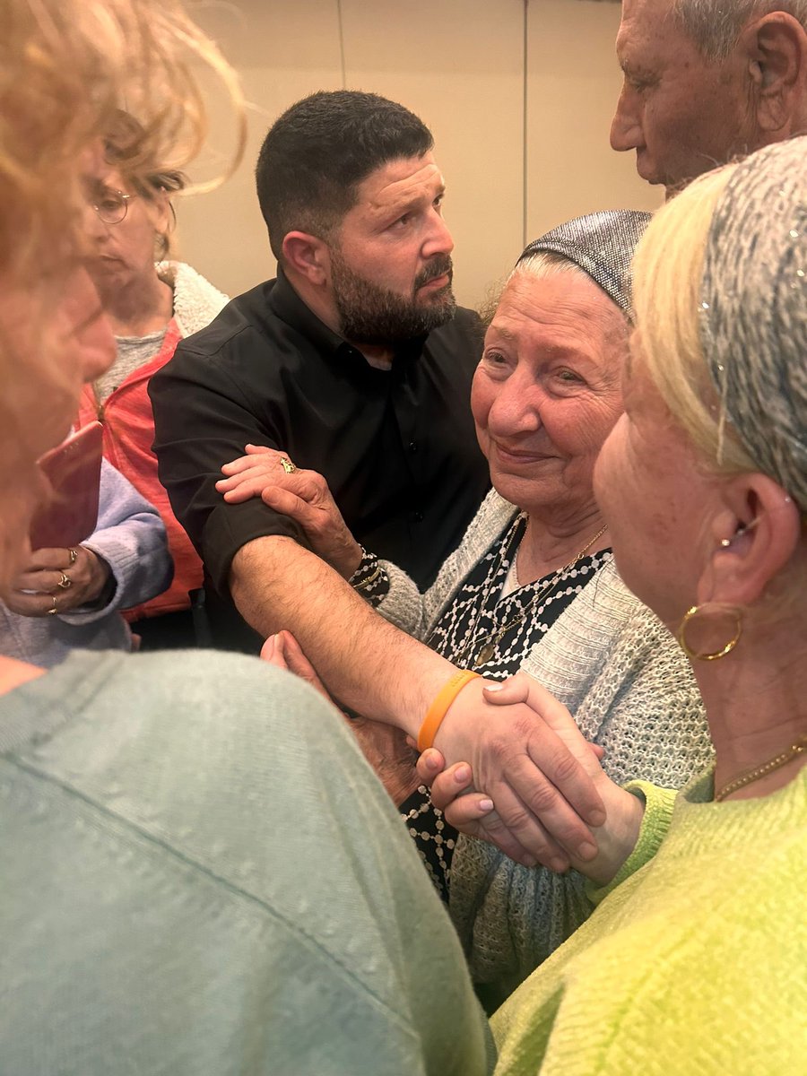 אלמוג כהן Almog cohen tweet media