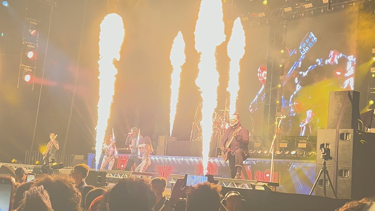 CoffeeQueeny666's tweet photo. @MIWband @dannyvirchow @cherrybombsrock One of the best concerts I’ve seen 👏👏👏 MIW were amazing!! https://t.co/CX9Z4YNAD8