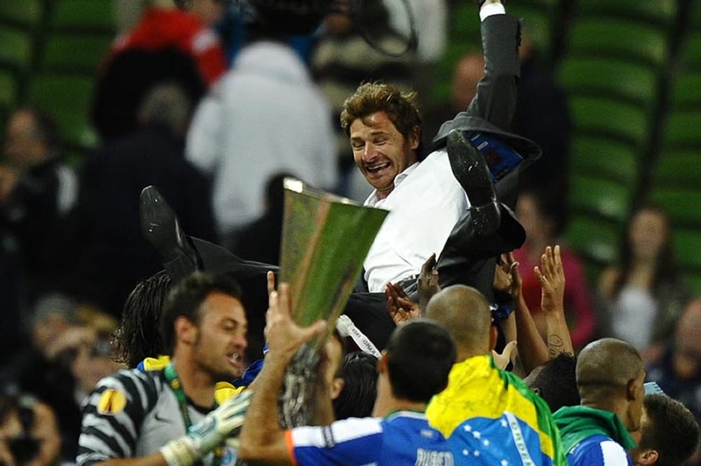 Jmcqueiroz's tweet photo. Vencedor da Liga Europa como treinador, vencedor da Liga Europa como presidente? Deixem-me sonhar! #FCPorto #ObrigadoPresidente #UEL #Dublin2011 #Istambul2026 https://t.co/ZteXLdTRc2