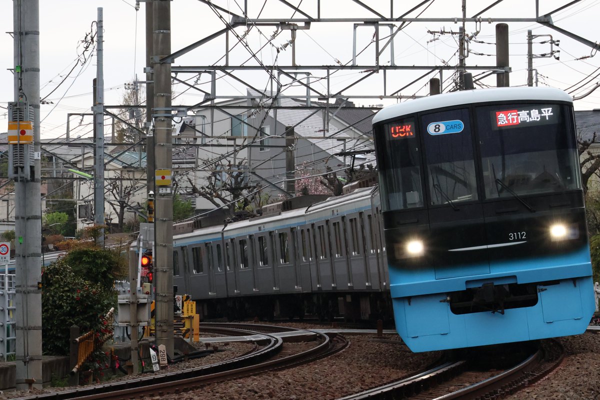 本日の東横線の車輪転削。
今日は4114FのQシートが長津田へ回送されました。
Qシートが田園都市線が走行する姿は不思議ですね。
あいにくの天気で撮影が若干大変でした。
このQシートが来る前に3000系リニュアルの3112Fと新幹線ラッピングの3123Fが来たので驚きました
