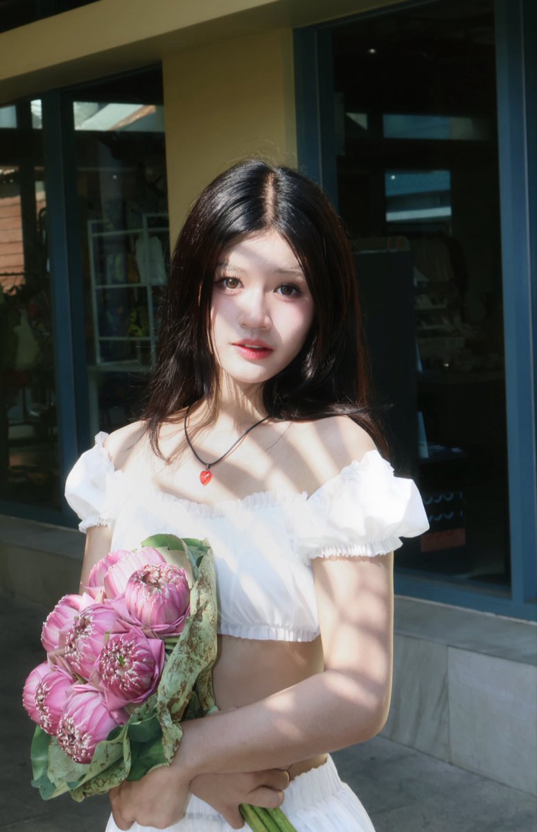 ถึงม้วยดินสิ้นฟ้ามหาสมุทร 
ไม่สิ้นสุดความรักสมัครสมาน
แม้อยู่ในใต้หล้าสุธาธาร 
ขอพบพานพิสวาทมิคลาดคลา