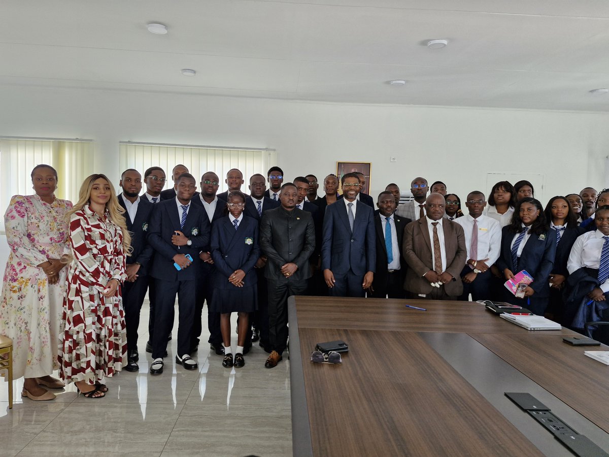 CGP_Gabon's tweet photo. Le Commissariat Général au Plan échange avec des étudiants de l'Université Internationale Bethe et Jan sur le PNCD 2026–2030.

Objectif : rapprocher la jeunesse de l’action publique.

#PNCD2030 #Jeunesse https://t.co/zaHKibg6NT