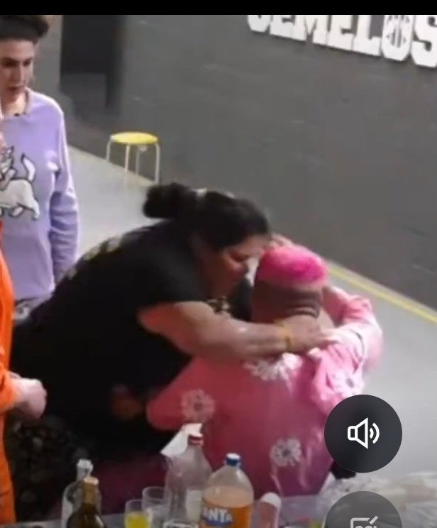 Si esto lo hace un hombre estaría en el calabozo.
Pero como es Falete le aplaudimos.
#CarcelGemelos6