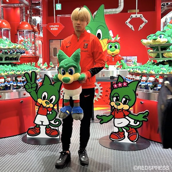 🔴 松尾佑介選手1日店長 🔴

#REDIAFACTORY を盛り上げました
<a href="/REDIA_FACTORY/">REDIA FACTORY</a> 

松尾佑介選手との交流を終えた皆さんが、
子供も、大人も、みんながニコニコで
嬉しい気持ちになりました

#urawareds #浦和レッズ