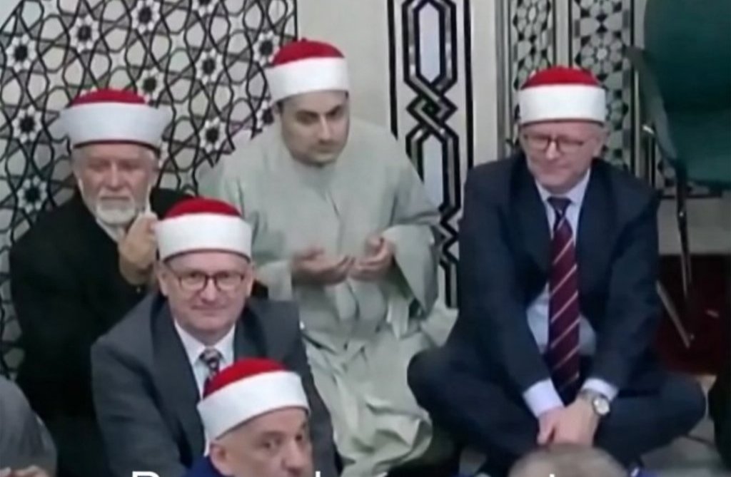 Angryaussie #LovesAustralia tweet media