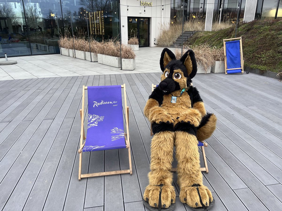 pesvlcak's tweet photo. Hi from #gdakon #FursuitFriday https://t.co/cI4NIQE65Z