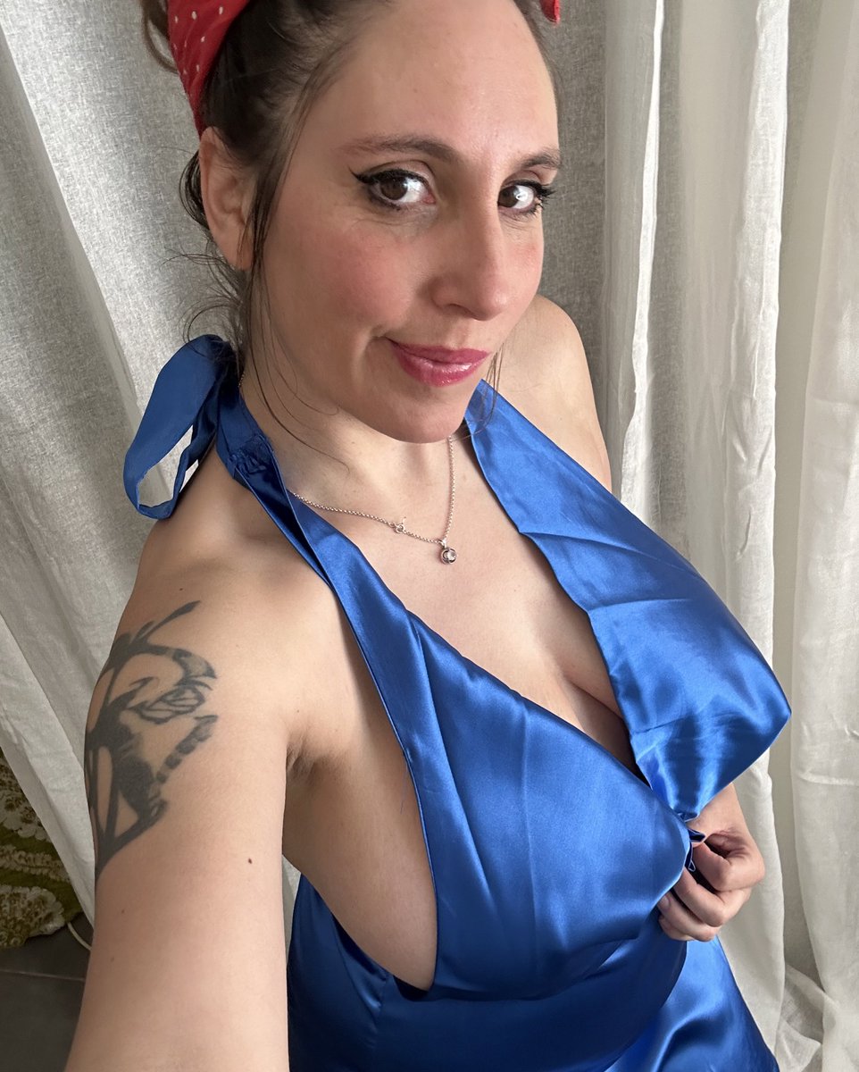 would you take me on a date after seeing this pic?