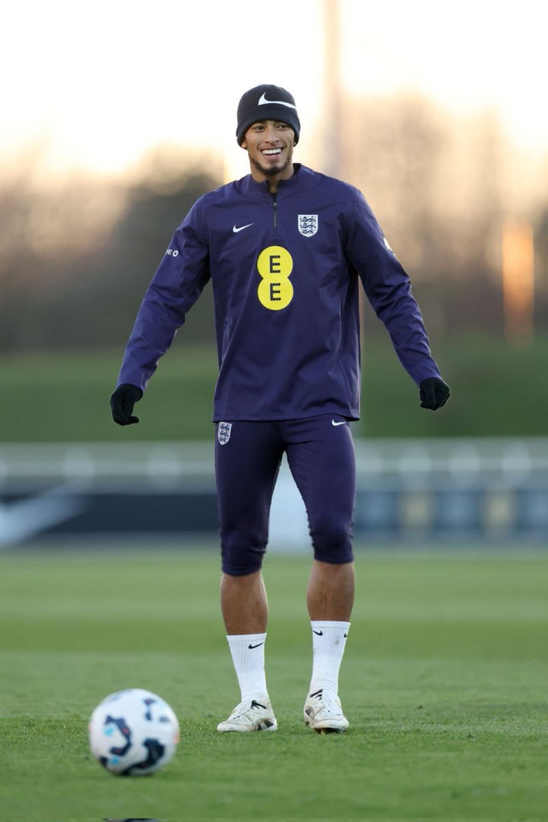 (fan) REAL MADRID FANS 🤍 tweet media