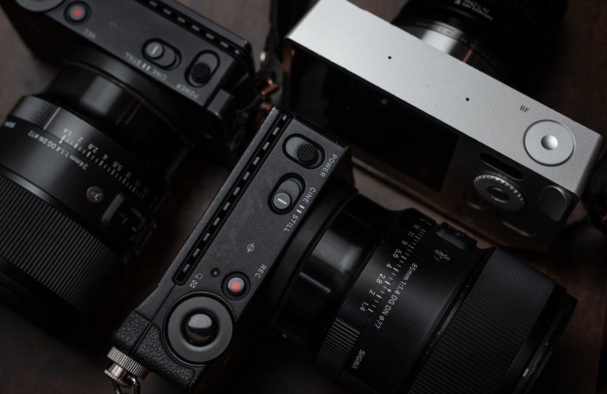 右のShiftキー tweet media