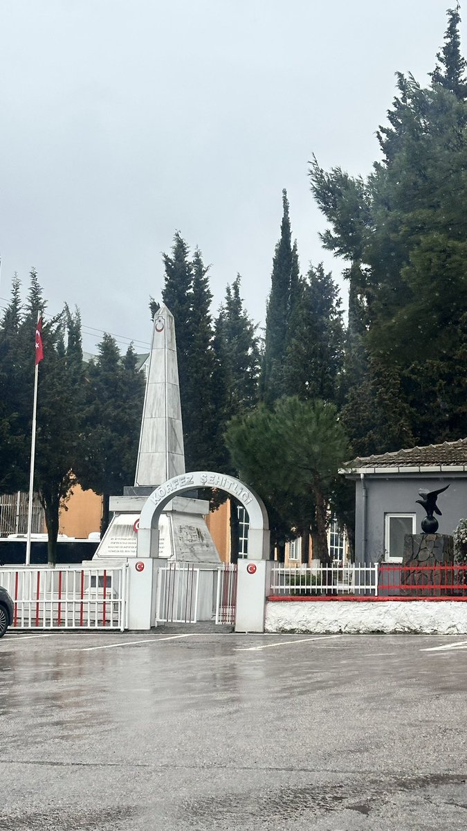 Enesbur4k's tweet photo. Bayramlar yaşayalım diye, bayramları yaşayamayanlara borcumuz var. https://t.co/v4cV5obQg0