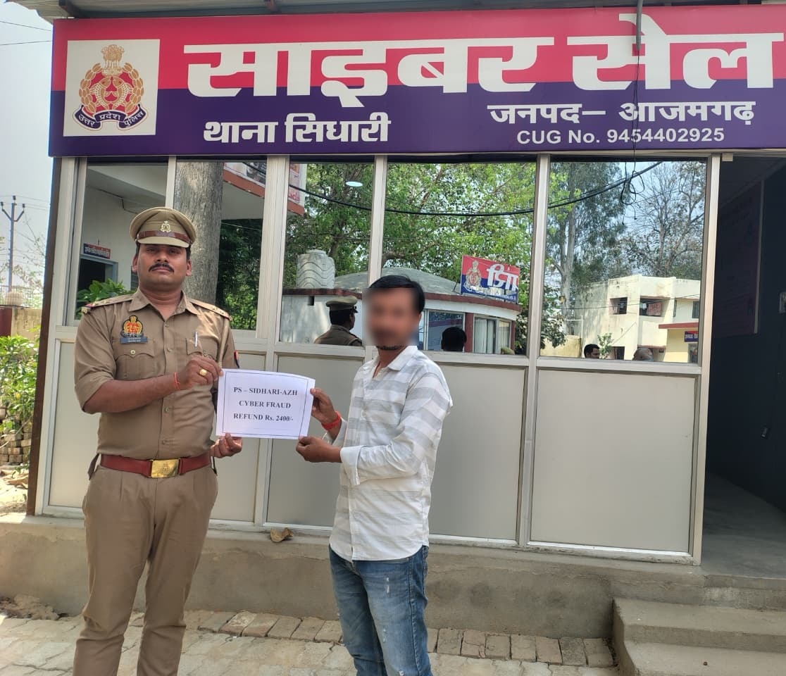 azamgarhpolice's tweet photo. 🚨 सिधारी पुलिस की त्वरित कार्यवाही 🚨

💻 साइबर फ्रॉड के ₹2400 रुपये वापस।

➡️ मोबाइल हैक कर खाते से निकाले गए ₹2400/- रुपये सिधारी पुलिस की साइबर टीम ने सफलतापूर्वक पीड़ित को वापस कराए।
➡️ साइबर पोर्टल पर शिकायत के बाद त्वरित तकनीकी कार्रवाई से रकम सुरक्षित लौटाई गई।

👏 पुलिस की सक्रियता से पीड़ित को राहत।

⚠️ सावधान रहें सतर्क रहें :-
OTP, बैंक डिटेल या पासवर्ड किसी से साझा न करें।
संदिग्ध लिंक/कॉल से सतर्क रहें।

📞 साइबर हेल्पलाइन: 1930

👮‍♂️ सिधारी पुलिस – आपकी सुरक्षा के लिए प्रतिबद्ध

#CyberSafety #UPPolice #AzamgarhPolice @adgzonevaranasi @digazamgarh