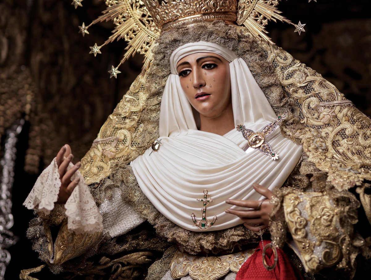 🕯️#ÁNGELUS | Como marca la tradición, a las doce del mediodía saludamos a la Santísima Virgen, Esperanza nuestra, con el rezo del Ángelus para poner todas nuestras intenciones y súplicas en sus benditas manos.

🙏🏻 El ángel del Señor anunció a María. Y concibió por obra y gracia