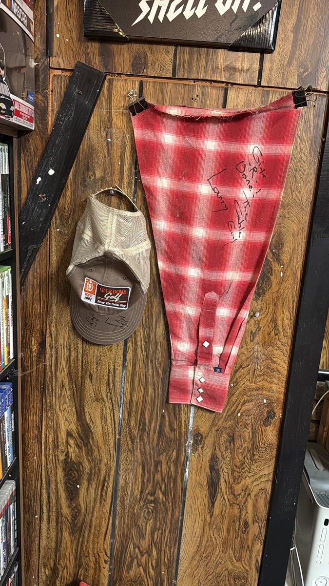 odgazmo's tweet photo. @GitRDoneLarry any chance of getting tix to your show in Pa? I won this flannel sleeve in 2007! And you generously sent me the hat as well. https://t.co/PP0Dy7ppwQ