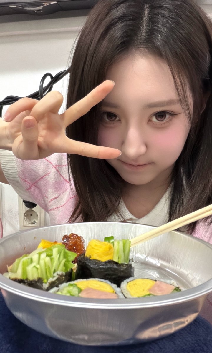 [🦭🖤] 저는 몹시 기분이 좋아요!!
마이키 밥 많이 먹어라아~~
응원법 소리 진짜 🥹💖

#H1KEY #하이키 #ハイキー 
#HWISEO #휘서 #フィソ 
#GORUN