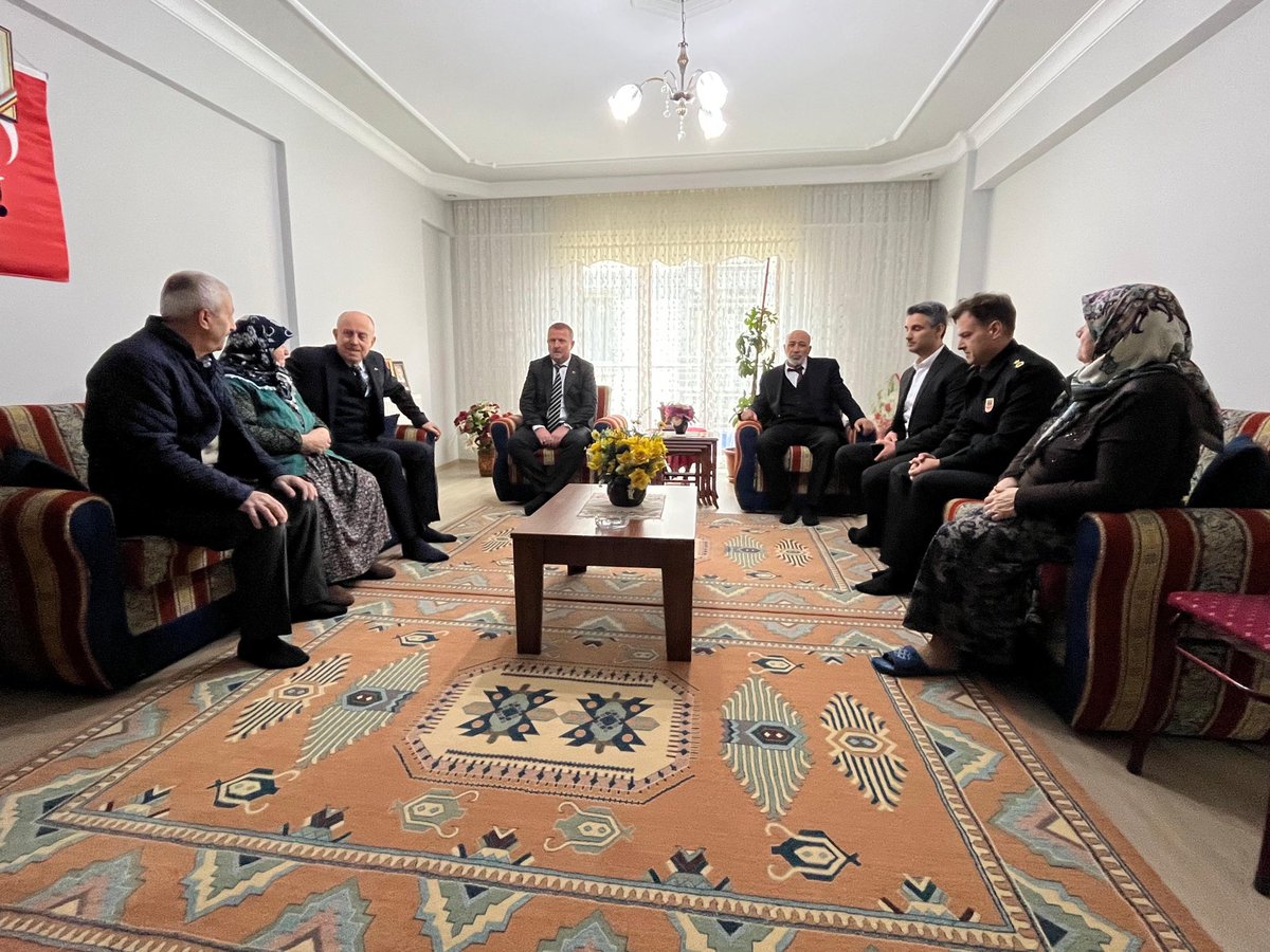 Kaymakamımız Cemalettin YILMAZ, Şehidimiz Jandarma Er Ahmet Demirkurt’un ailesine bayram ziyaretinde bulundu.