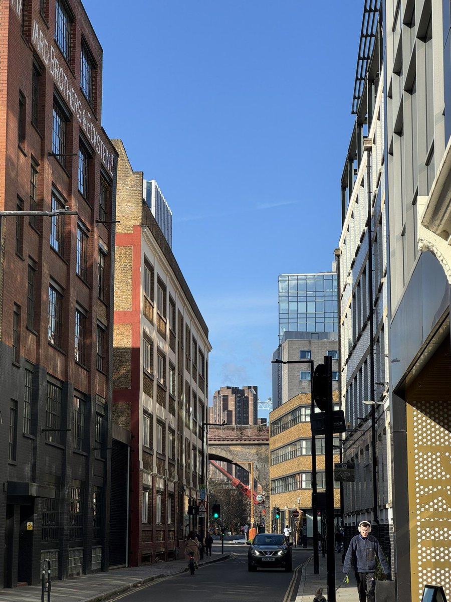 tomiip4's tweet photo. Icons, streets, and stories in between https://t.co/NCRMqpCrJA