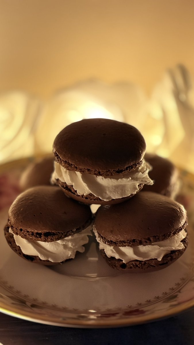 lien_love8's tweet photo. チョコマカロン作った🍫💓 https://t.co/N11XGHWt24