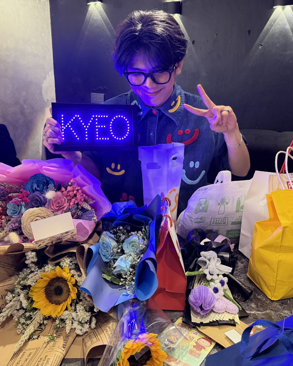 Kyeoniverse tweet media