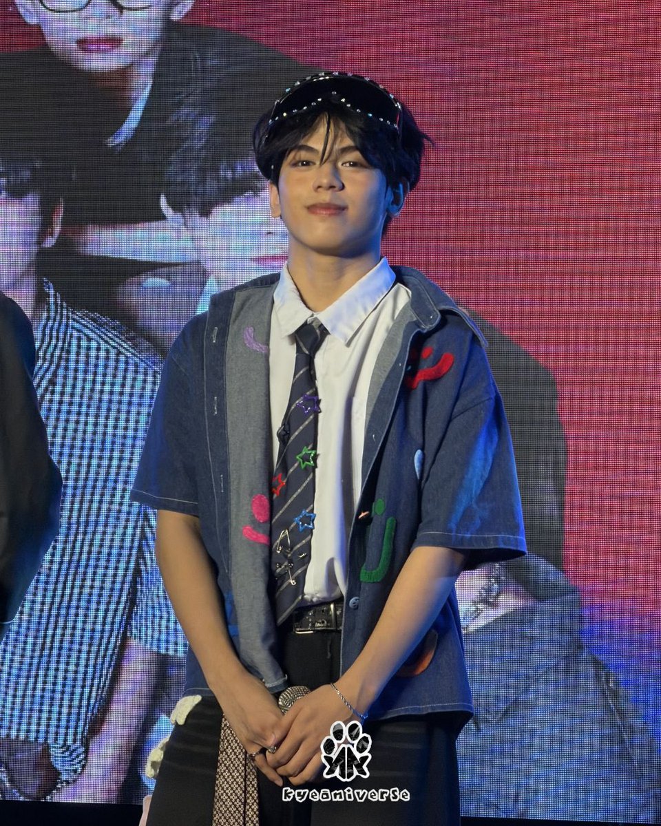 Kyeoniverse tweet media