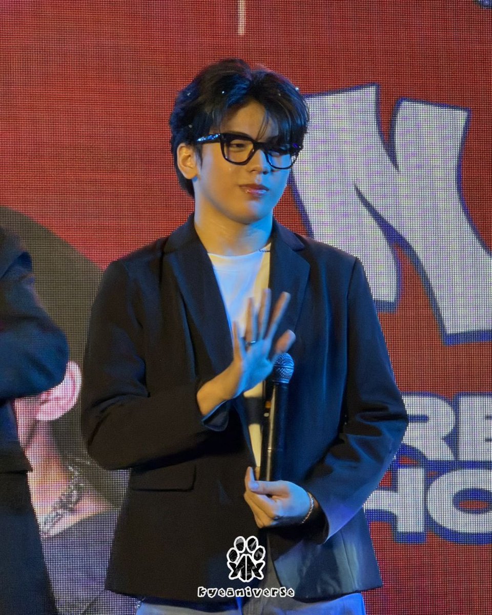 Kyeoniverse tweet media