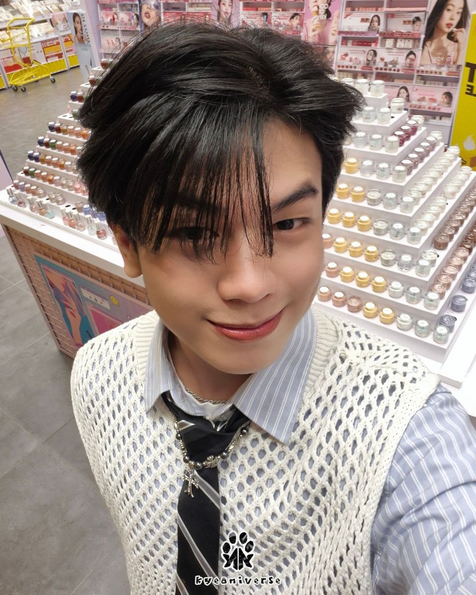 Kyeoniverse tweet media