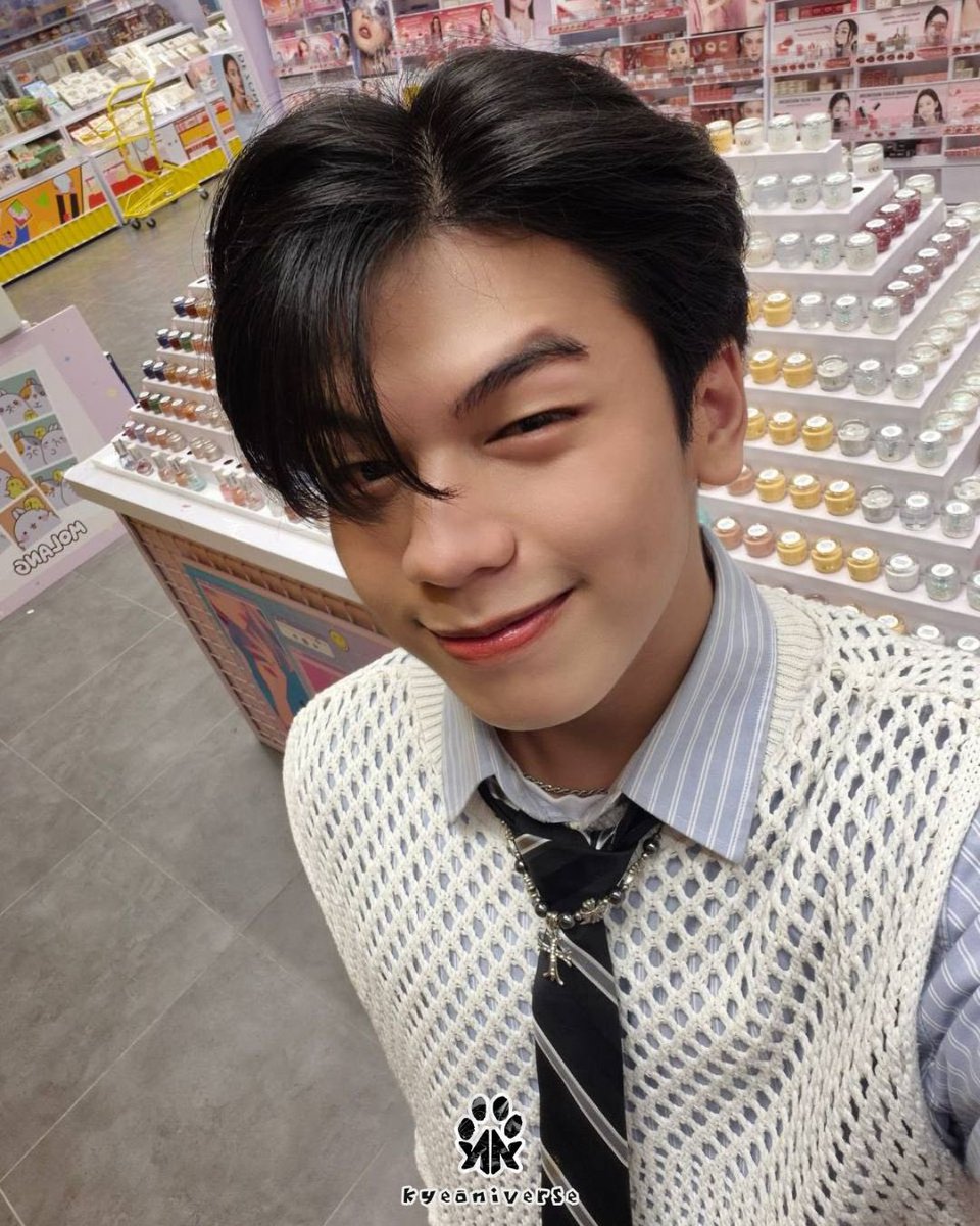 Kyeoniverse tweet media