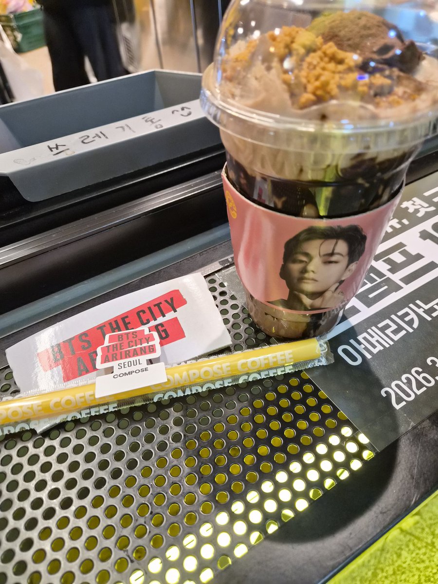 Purple_moon_R's tweet photo. #방탄소년단
#도장깨기ㅋ
#숭례문
@BTS_twt 
바쁜 아미 일상🤣
도장깨기 오늘은 2개 클리어 🤣
컴포즈 생초코 라떼도 먹고😁
완전 바쁘네요🤣
내일 광화문공연도 기대 기대💜 https://t.co/EbI0rJ33cC