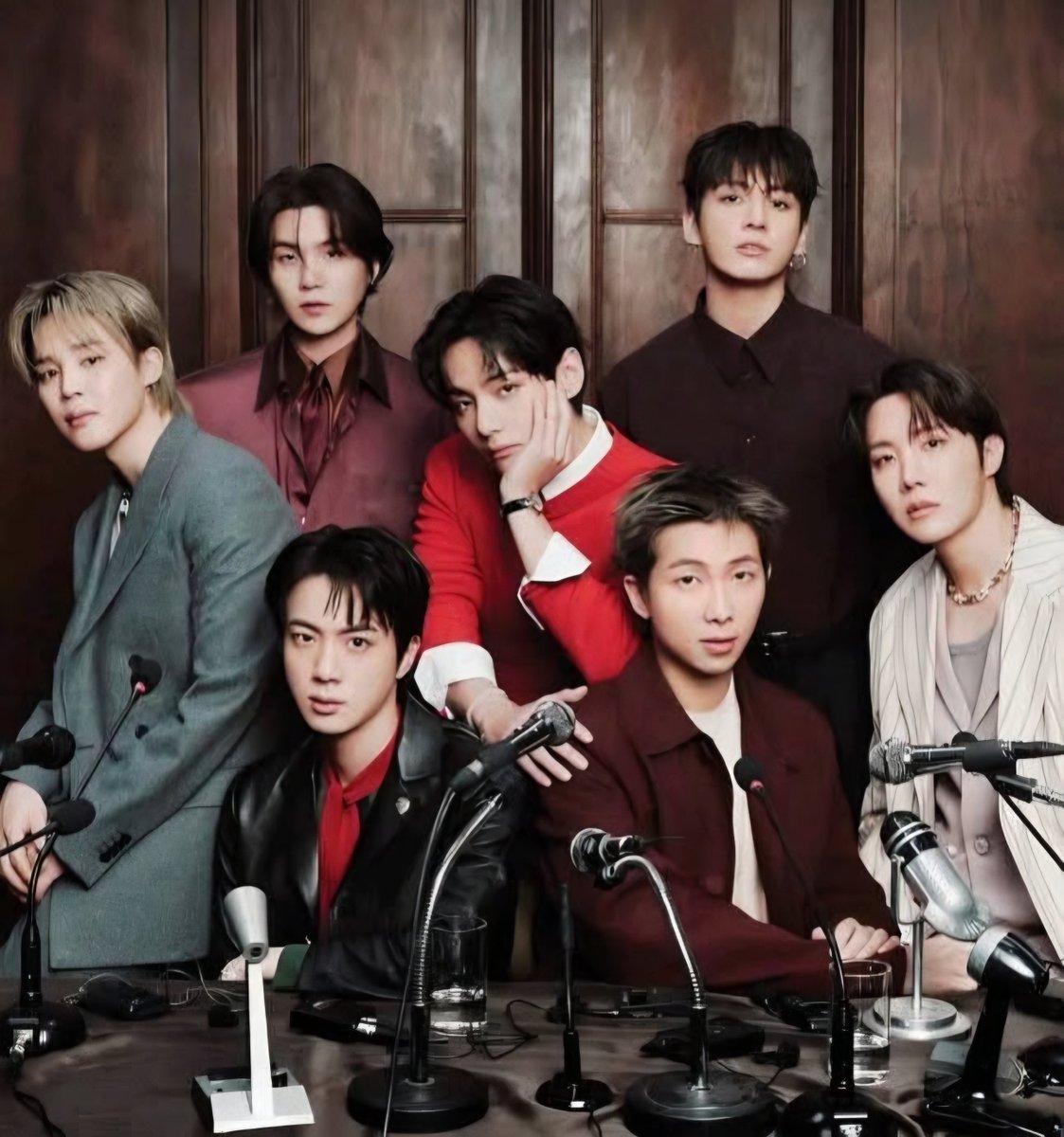 npomvtt's tweet photo. 🙂‍↕️🙂‍↕️ HISTÓRICO! Na música Aliens, o BTS cita Kim Gu.

Kim Gu foi um dos líderes do Movimento de Independência da Coreia, um movimento militar e diplomático que lutou pela libertação coreana do domínio colonial japonês. 

Após 1945, Kim Gu foi ativista pela reunificação das Coreias.