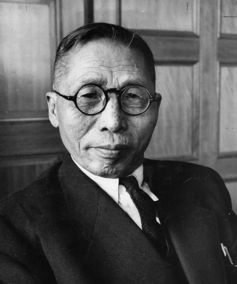 npomvtt's tweet photo. 🙂‍↕️🙂‍↕️ HISTÓRICO! Na música Aliens, o BTS cita Kim Gu.

Kim Gu foi um dos líderes do Movimento de Independência da Coreia, um movimento militar e diplomático que lutou pela libertação coreana do domínio colonial japonês. 

Após 1945, Kim Gu foi ativista pela reunificação das Coreias.