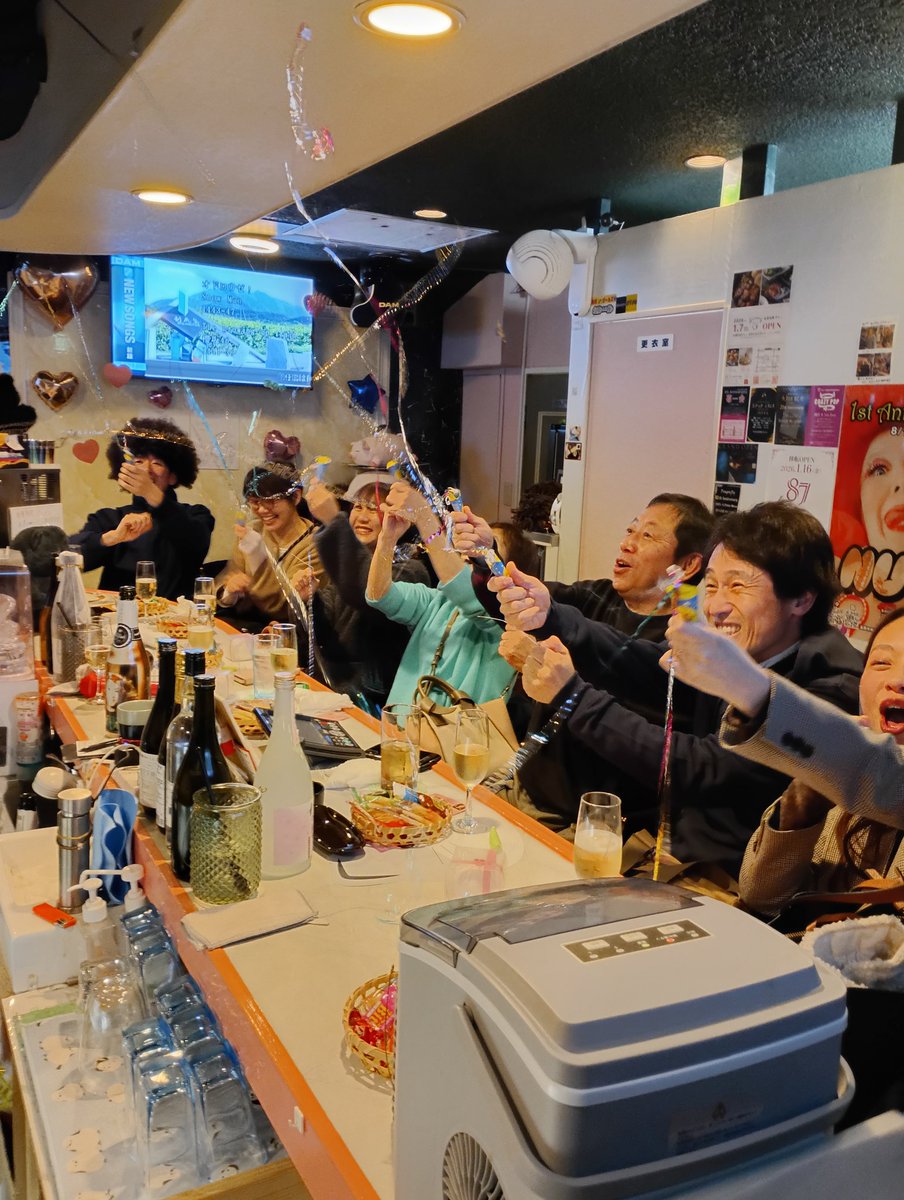 umijosou's tweet photo. 来月４月１日(水)は
サリエの１周年になりますが
なんと昨日ぉ～💕💕
遂に３，０００人突破ぁ～💕
沢山の方々が、
サリエに来て遊んで
１年待たずに来店数が
３，０００人と
有海はすごくうれしい💕💕
皆さんありがとうございます
これからも有海は
頑張って暴れます(笑)
#高岡　#LGBTQ　#バー https://t.co/D2mDUn9GGo