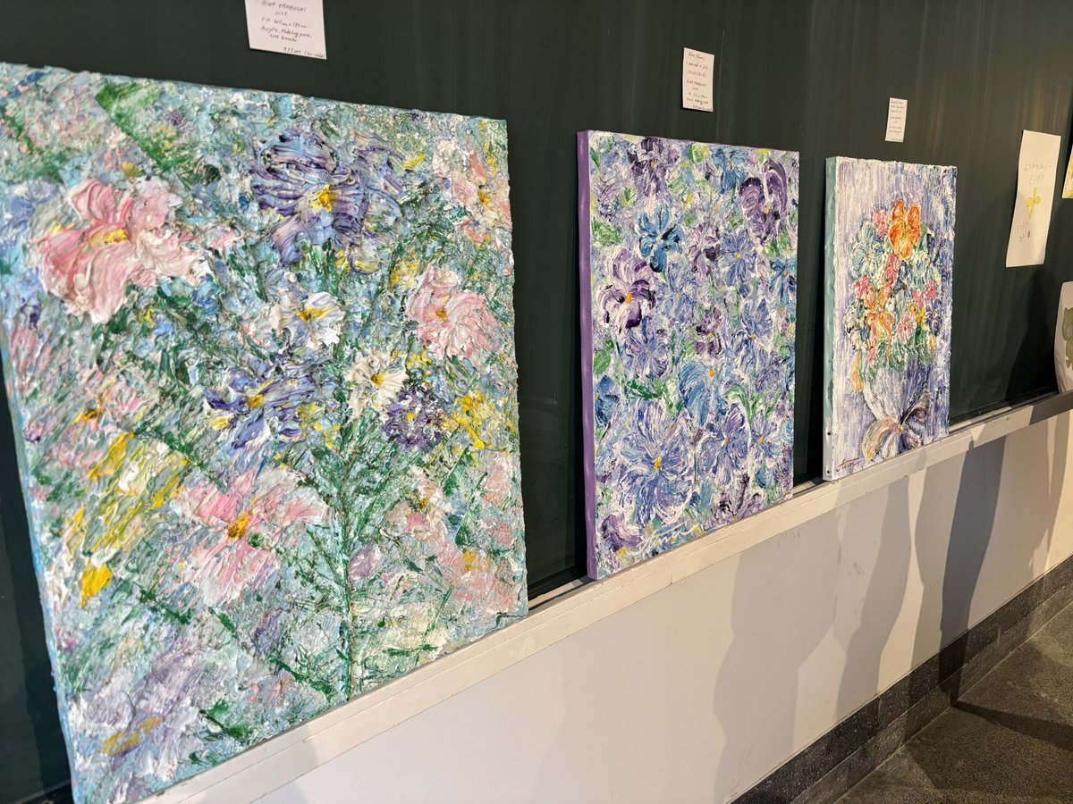 6USEesF3Qr4817j's tweet photo. 山内姉妹に会って作品も見ていい休日！
普段こういう絵とかアートとか触れる機会ないし、全然来たことないエリアに来られて楽しい！！

#HOMEFLEAWORK #山内姉妹 https://t.co/4nIOcdgxOD