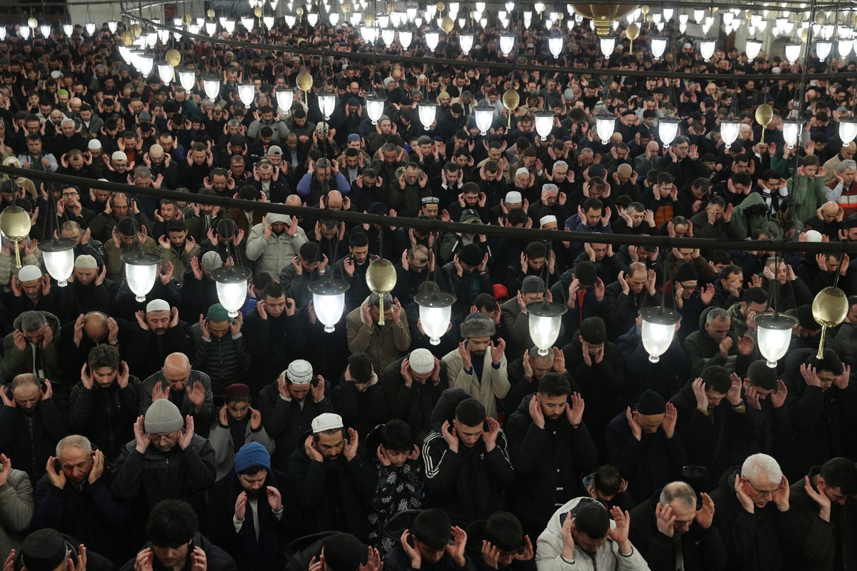 diyanetbasin's tweet photo. Diyanet İşleri Başkanı Prof. Dr. Safi Arpaguş, Ramazan Bayramı münasebetiyle İstanbul Süleymaniye Camii’nde bayram namazı kıldırıp, hutbe irad etti.

https://t.co/Z3mWBO56nS https://t.co/ky8clS2aKf