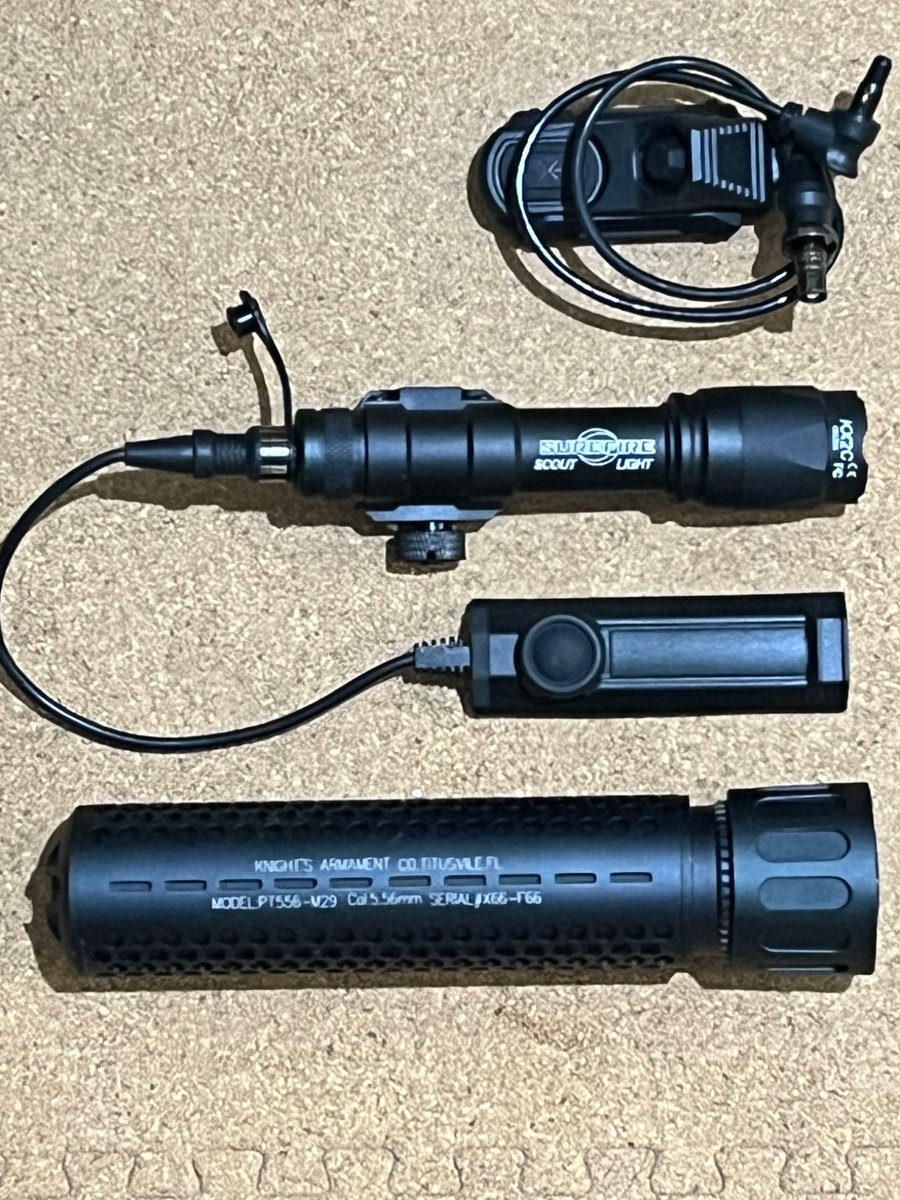 onimaddeath's tweet photo. 本日ミリタリージャンクイチお疲れ様でした。
少ないけど戦利品
デュアルリモートスイッチ用にレーザーデバイス(ダミー)買わないと

ジャンクマーケットのNOROSHIさんブースで50本¥2.000-のお買い得過ぎるco2とスプリンググレネード¥500-を2点購入、不意打ちの満足感を得た

#ミリタリージャンクイチ https://t.co/34fmSj6jgW