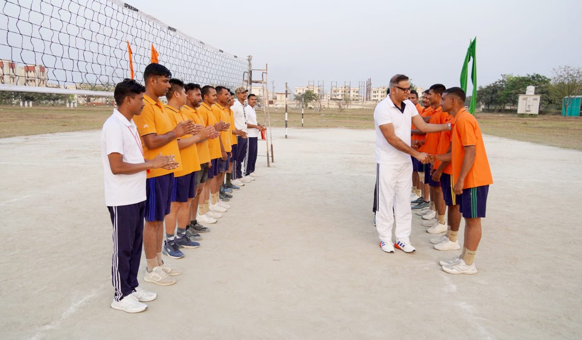 दिनांक 19/03/2026 को 87 वॉं सीआरपीएफ परेड दिवस के अवसर पर ग्रुप केन्द्र केरिपु बल अमेठी में बॉलीबाल मैच का आयोजन एडम कम्पनी तथा मुख्यालय कम्पनी के बीच खेला गया जिसमे एडम कम्पनी विजय हुई, जिसे श्री मनीष कुमार मीणा(कमाण्डेट) महोदय के द्वारा ट्रॉफी प्रदान की गई ।