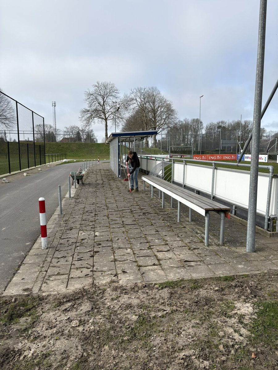 vvhelpman tweet media