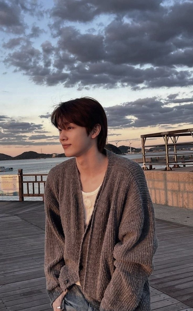 Base umum bisa follow @cornerfess tweet media