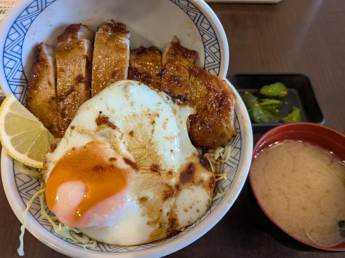 aduki_70's tweet photo. #あんないち丼ぶり会

船橋駅近くのとじないカツ丼の店たちばな
初回は豚勝丼、再訪してポークソテー丼
どちらも美味しくいただきました https://t.co/czoDTCGarg