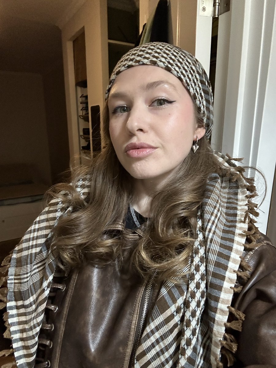 Даша три собаки и кот tweet media